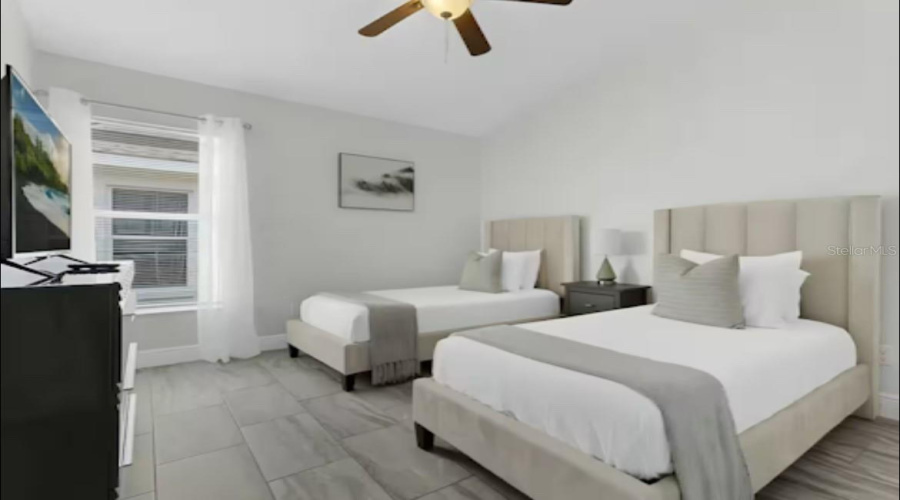 DAVENPORT, Florida 33897, 4 Bedrooms Bedrooms, ,3 BathroomsBathrooms,Residential,For Sale,LOCKBREEZE,0,MFRO6303969