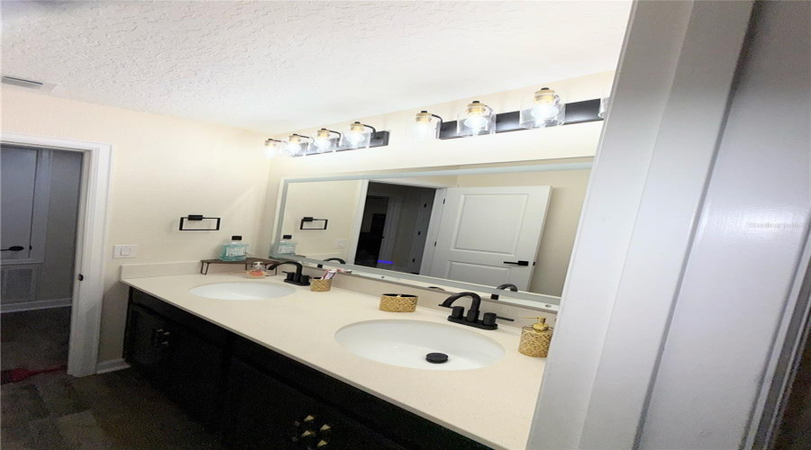 DAVENPORT, Florida 33896, 4 Bedrooms Bedrooms, ,2 BathroomsBathrooms,Residential,For Sale,BLACKWOLF RUN,0,MFRS5130898