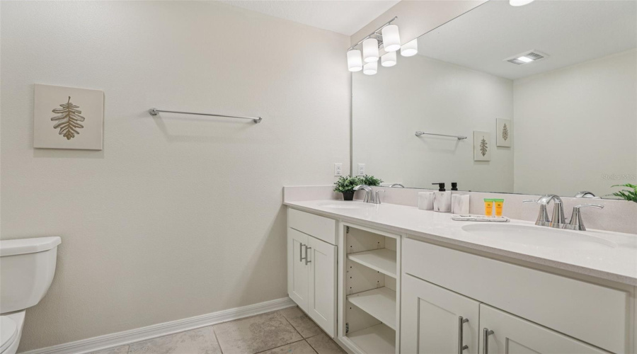 KISSIMMEE, Florida 34746, 2 Bedrooms Bedrooms, ,2 BathroomsBathrooms,Residential,For Sale,PARADOX,0,MFRTB8405029