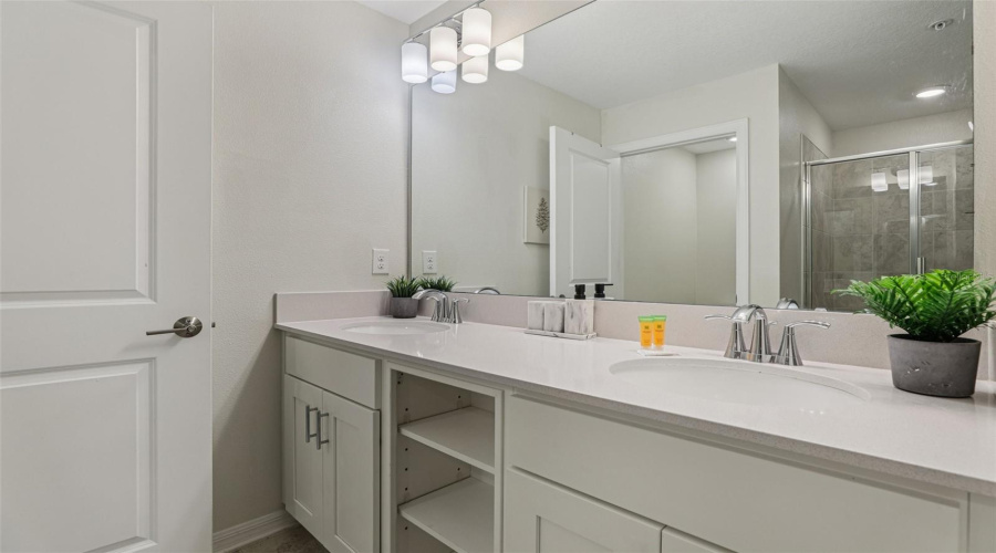 KISSIMMEE, Florida 34746, 2 Bedrooms Bedrooms, ,2 BathroomsBathrooms,Residential,For Sale,PARADOX,0,MFRTB8405029