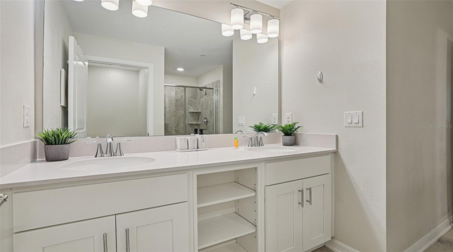 KISSIMMEE, Florida 34746, 2 Bedrooms Bedrooms, ,2 BathroomsBathrooms,Residential,For Sale,PARADOX,0,MFRTB8405029