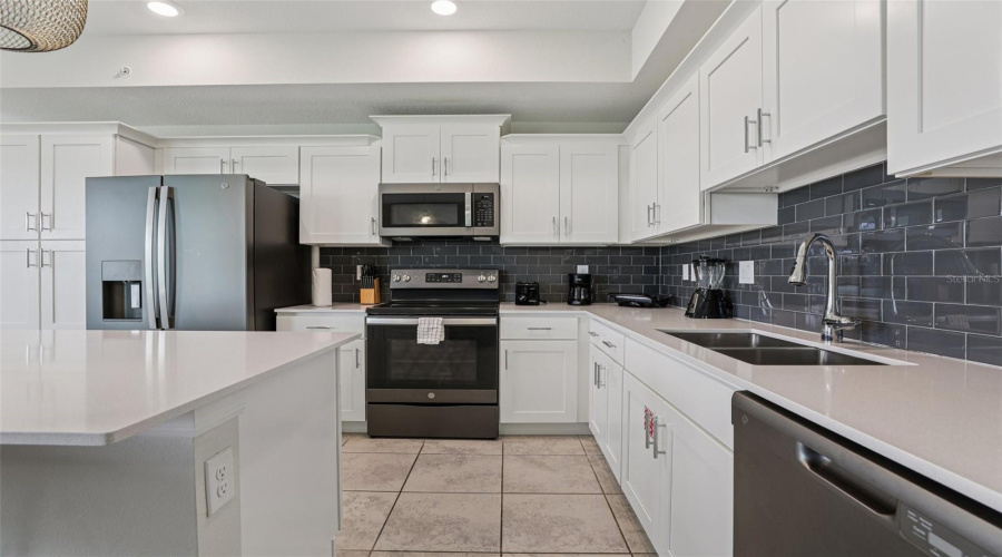 KISSIMMEE, Florida 34746, 2 Bedrooms Bedrooms, ,2 BathroomsBathrooms,Residential,For Sale,PARADOX,0,MFRTB8405029