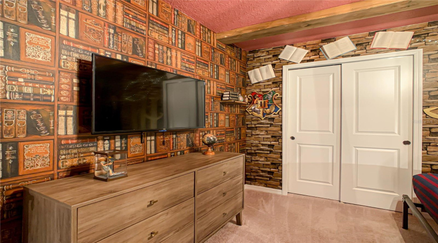 Bed #10--Cozy Harry Potter twin beds with TV for relaxing nights