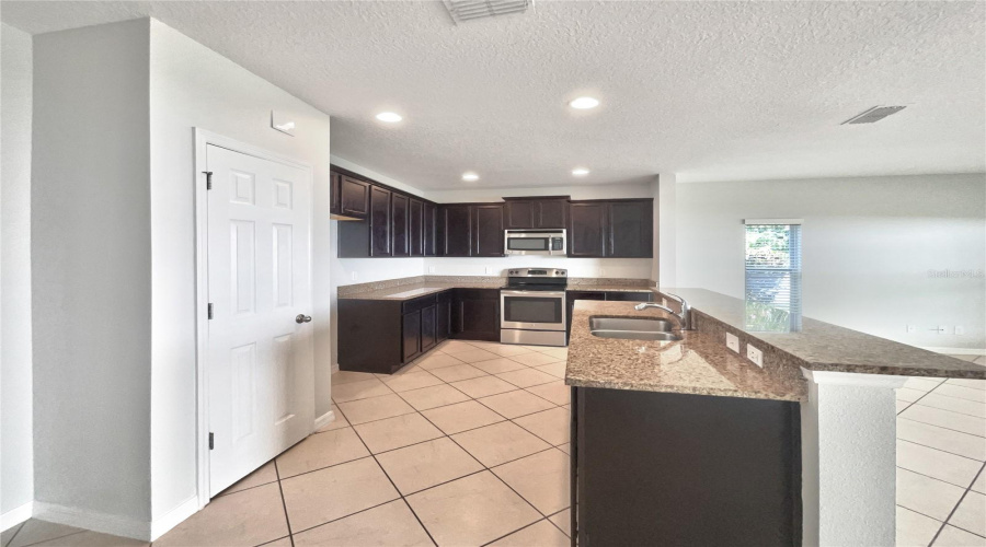 DAVENPORT, Florida 33837, 4 Bedrooms Bedrooms, ,2 BathroomsBathrooms,Residential,For Sale,WHISPERING PINES,0,MFRO6327385