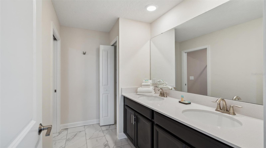 DAVENPORT, Florida 33896, 7 Bedrooms Bedrooms, ,5 BathroomsBathrooms,Residential,For Sale,DROP SHOT,0,MFRO6326734