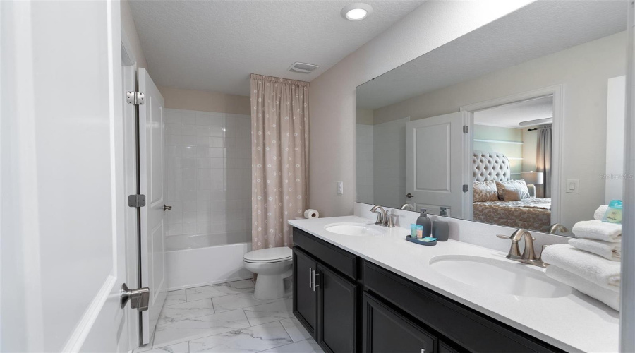 DAVENPORT, Florida 33896, 7 Bedrooms Bedrooms, ,5 BathroomsBathrooms,Residential,For Sale,DROP SHOT,0,MFRO6326734