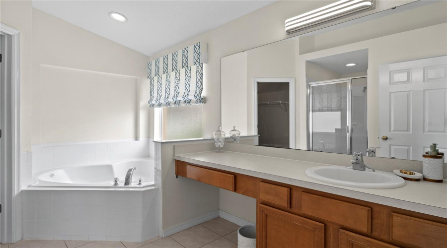 DAVENPORT, Florida 33897, 4 Bedrooms Bedrooms, ,3 BathroomsBathrooms,Residential,For Sale,SEVILLA,0,MFRO6326953