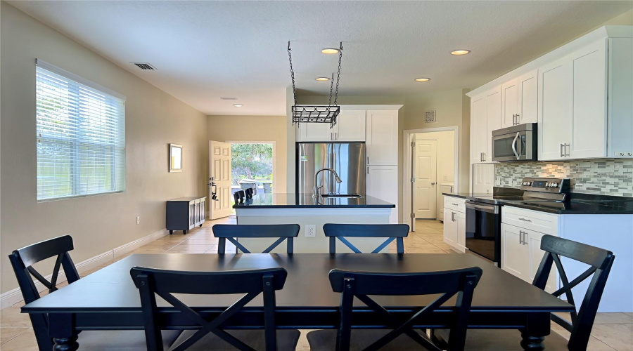 DAVENPORT, Florida 33896, 4 Bedrooms Bedrooms, ,2 BathroomsBathrooms,Residential,For Sale,LAKE SHORE,0,MFRO6326727