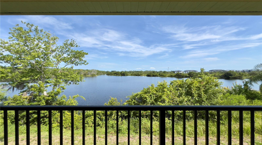 DAVENPORT, Florida 33896, 4 Bedrooms Bedrooms, ,2 BathroomsBathrooms,Residential,For Sale,LAKE SHORE,0,MFRO6326727