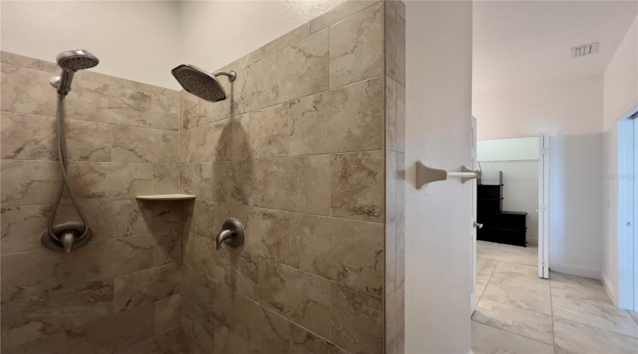 DAVENPORT, Florida 33896, 4 Bedrooms Bedrooms, ,2 BathroomsBathrooms,Residential,For Sale,LAKE SHORE,0,MFRO6326727