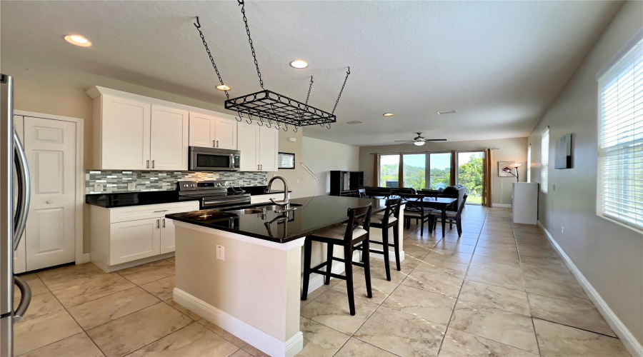 DAVENPORT, Florida 33896, 4 Bedrooms Bedrooms, ,2 BathroomsBathrooms,Residential,For Sale,LAKE SHORE,0,MFRO6326727