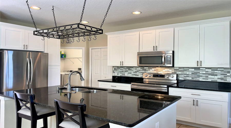 DAVENPORT, Florida 33896, 4 Bedrooms Bedrooms, ,2 BathroomsBathrooms,Residential,For Sale,LAKE SHORE,0,MFRO6326727