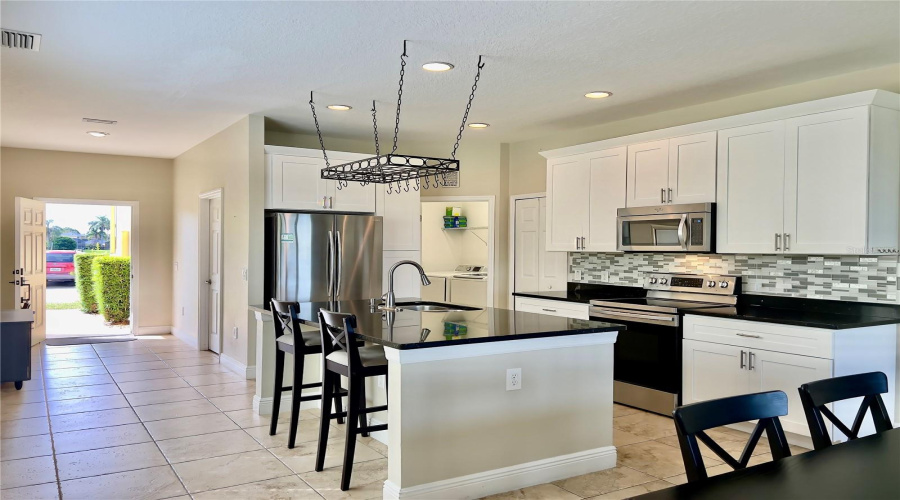 DAVENPORT, Florida 33896, 4 Bedrooms Bedrooms, ,2 BathroomsBathrooms,Residential,For Sale,LAKE SHORE,0,MFRO6326727