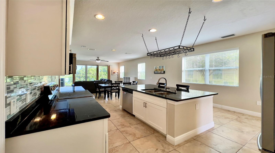 DAVENPORT, Florida 33896, 4 Bedrooms Bedrooms, ,2 BathroomsBathrooms,Residential,For Sale,LAKE SHORE,0,MFRO6326727