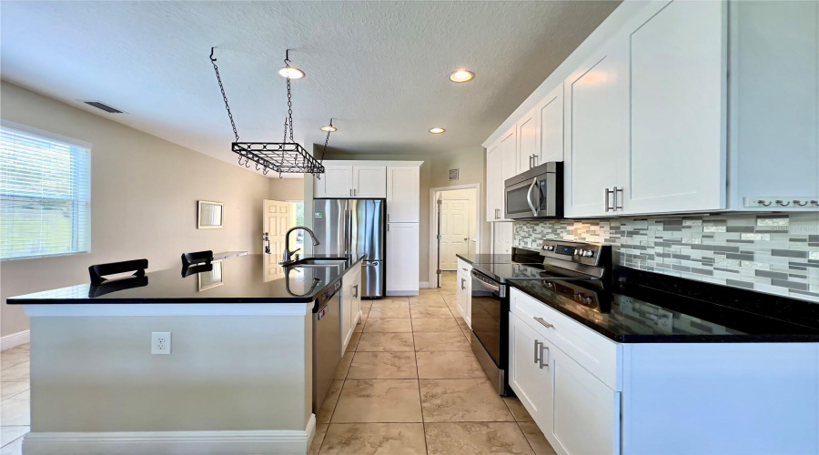 DAVENPORT, Florida 33896, 4 Bedrooms Bedrooms, ,2 BathroomsBathrooms,Residential,For Sale,LAKE SHORE,0,MFRO6326727