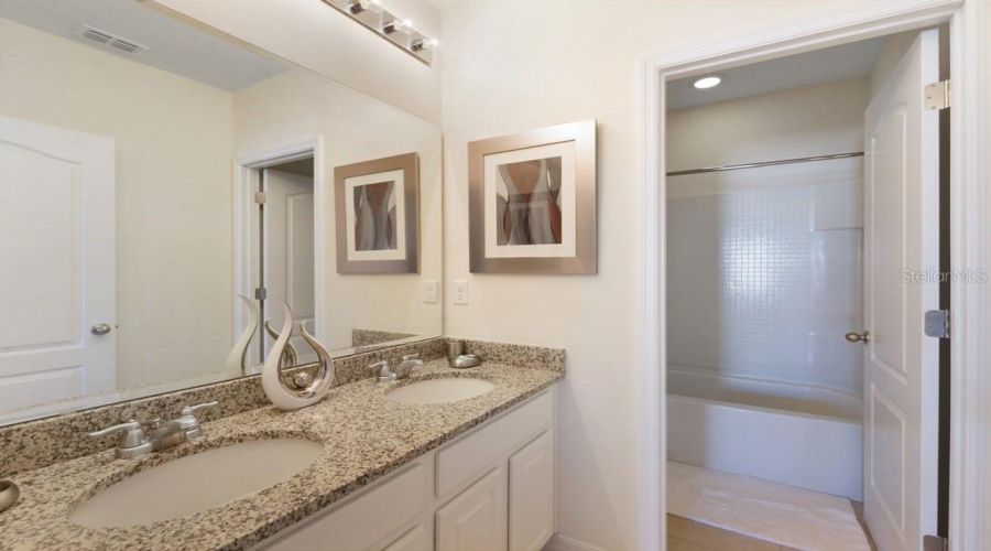 DAVENPORT, Florida 33837, 5 Bedrooms Bedrooms, ,4 BathroomsBathrooms,Residential,For Sale,OAK SHADOW,0,MFRS5130984