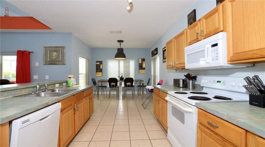 KISSIMMEE, Florida 34746, 5 Bedrooms Bedrooms, ,3 BathroomsBathrooms,Residential,For Sale,CUMBRIAN LAKES,0,MFRS5130599