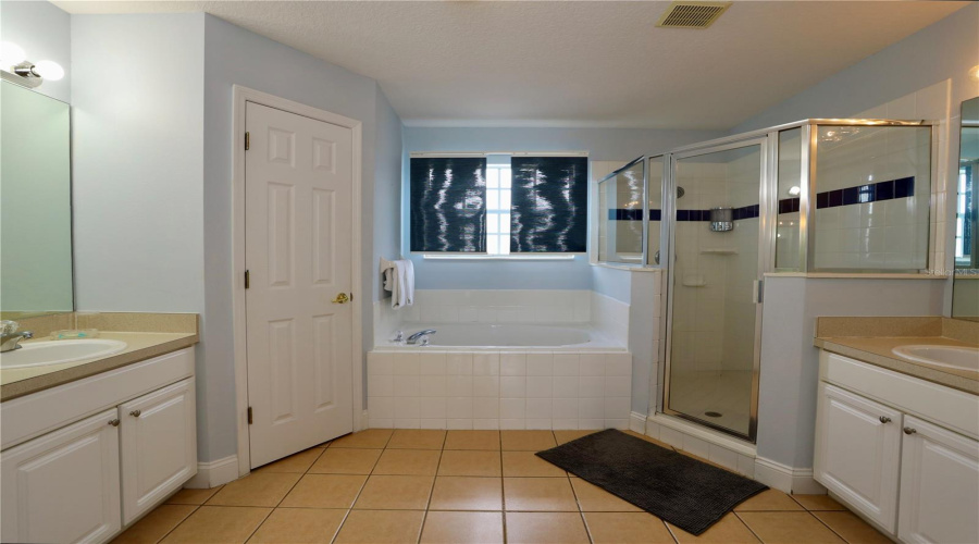 KISSIMMEE, Florida 34746, 5 Bedrooms Bedrooms, ,3 BathroomsBathrooms,Residential,For Sale,CUMBRIAN LAKES,0,MFRS5130599