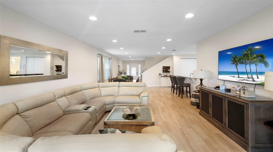 KISSIMMEE, Florida 34747, 6 Bedrooms Bedrooms, ,6 BathroomsBathrooms,Residential,For Sale,PENDANT,0,MFRO6318931