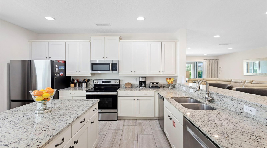 KISSIMMEE, Florida 34747, 6 Bedrooms Bedrooms, ,6 BathroomsBathrooms,Residential,For Sale,PENDANT,0,MFRO6318931