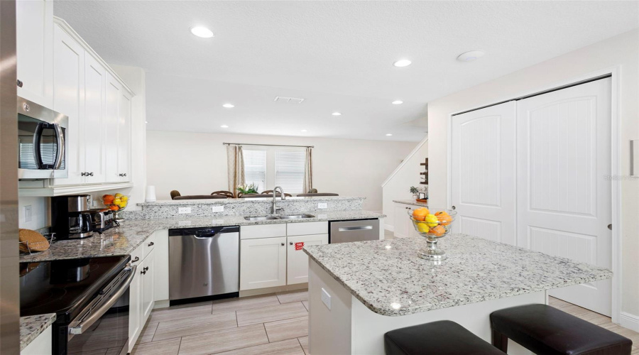 KISSIMMEE, Florida 34747, 6 Bedrooms Bedrooms, ,6 BathroomsBathrooms,Residential,For Sale,PENDANT,0,MFRO6318931