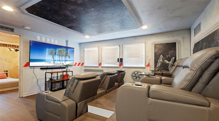 KISSIMMEE, Florida 34747, 6 Bedrooms Bedrooms, ,6 BathroomsBathrooms,Residential,For Sale,PENDANT,0,MFRO6318931