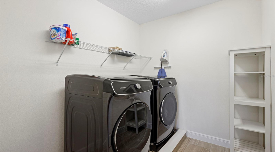 KISSIMMEE, Florida 34747, 6 Bedrooms Bedrooms, ,6 BathroomsBathrooms,Residential,For Sale,PENDANT,0,MFRO6318931