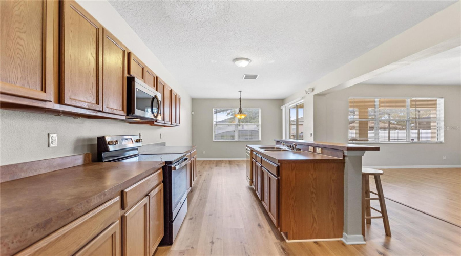 Kitchen to Dinette area