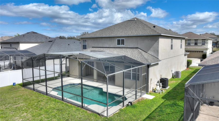 Back pool area