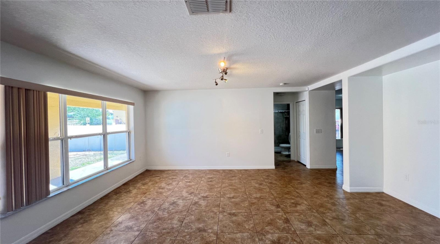 DAVENPORT, Florida 33896, 5 Bedrooms Bedrooms, ,3 BathroomsBathrooms,Residential,For Sale,ROSSELLI,0,MFRS5130916