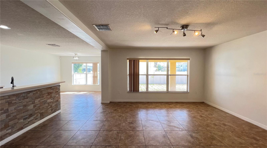 DAVENPORT, Florida 33896, 5 Bedrooms Bedrooms, ,3 BathroomsBathrooms,Residential,For Sale,ROSSELLI,0,MFRS5130916