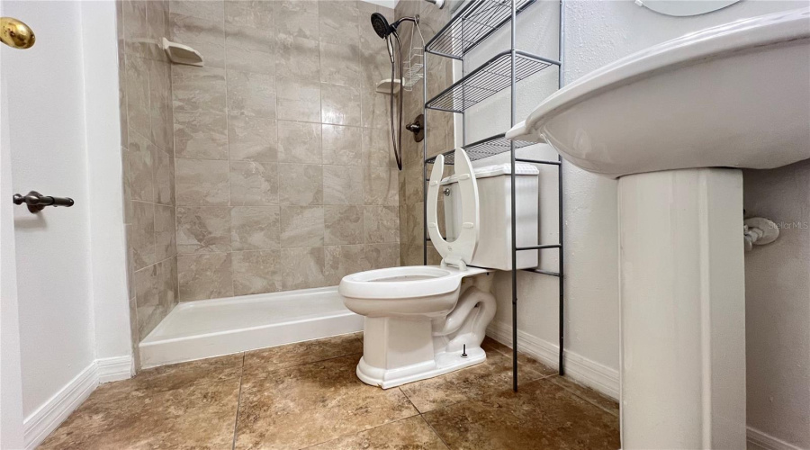 DAVENPORT, Florida 33896, 5 Bedrooms Bedrooms, ,3 BathroomsBathrooms,Residential,For Sale,ROSSELLI,0,MFRS5130916