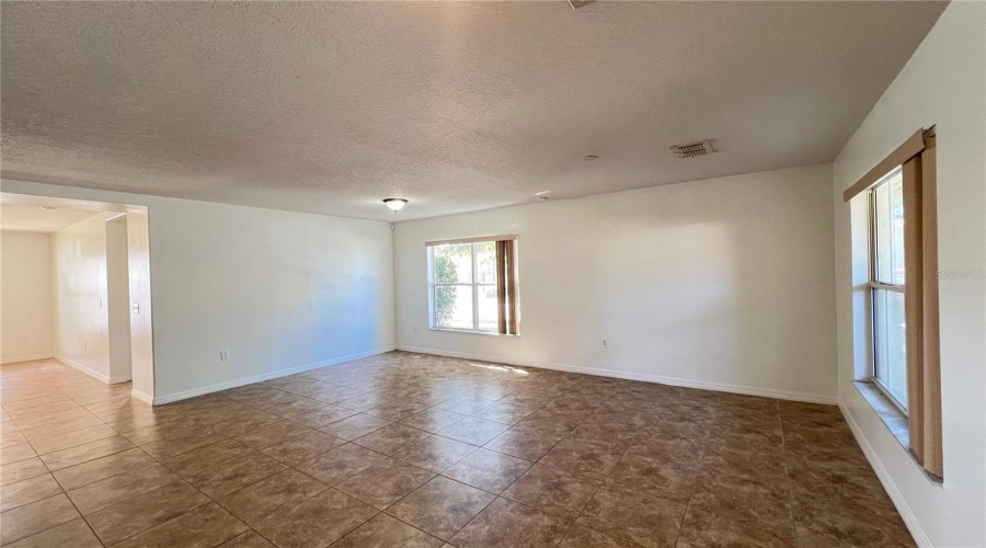 DAVENPORT, Florida 33896, 5 Bedrooms Bedrooms, ,3 BathroomsBathrooms,Residential,For Sale,ROSSELLI,0,MFRS5130916