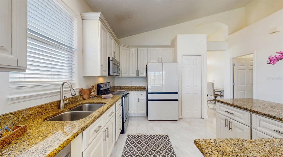 KISSIMMEE, Florida 34746, 4 Bedrooms Bedrooms, ,2 BathroomsBathrooms,Residential,For Sale,TRAPSIDE,0,MFRO6317494