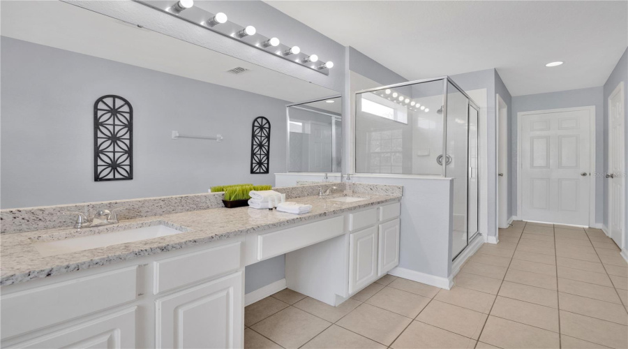 KISSIMMEE, Florida 34747, 7 Bedrooms Bedrooms, ,4 BathroomsBathrooms,Residential,For Sale,BASNETT,0,MFRO6327614