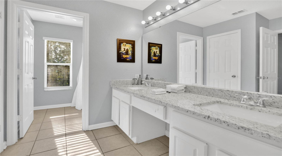 KISSIMMEE, Florida 34747, 7 Bedrooms Bedrooms, ,4 BathroomsBathrooms,Residential,For Sale,BASNETT,0,MFRO6327614