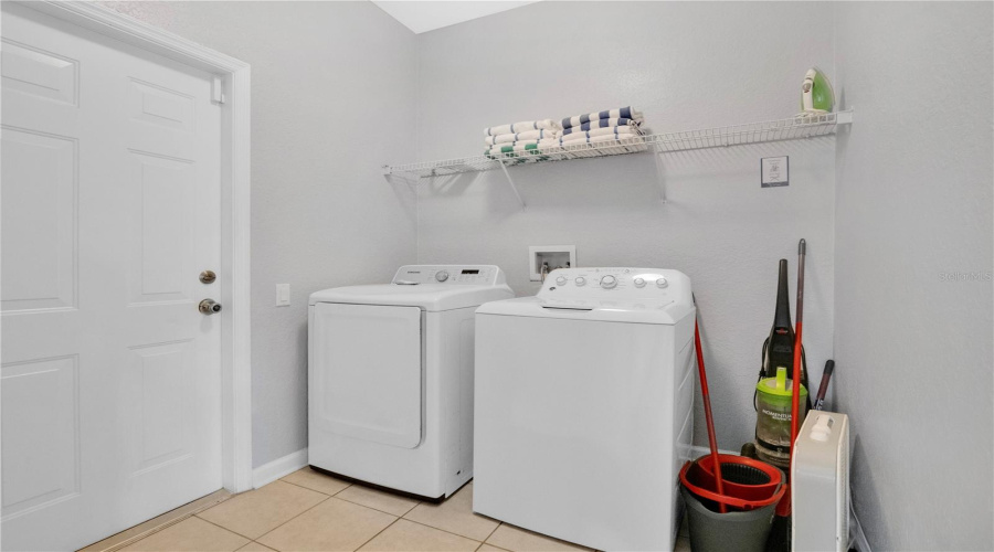 KISSIMMEE, Florida 34747, 7 Bedrooms Bedrooms, ,4 BathroomsBathrooms,Residential,For Sale,BASNETT,0,MFRO6327614