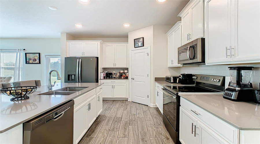 DAVENPORT, Florida 33896, 3 Bedrooms Bedrooms, ,2 BathroomsBathrooms,Residential,For Sale,BLACKWOLF RUN,0,MFRO6327110