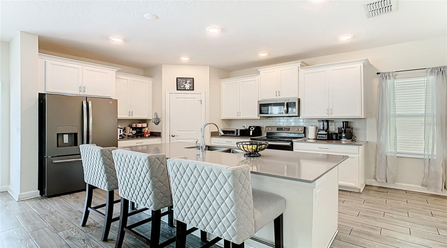 DAVENPORT, Florida 33896, 3 Bedrooms Bedrooms, ,2 BathroomsBathrooms,Residential,For Sale,BLACKWOLF RUN,0,MFRO6327110