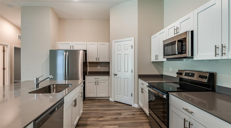 DAVENPORT, Florida 33837, 3 Bedrooms Bedrooms, ,2 BathroomsBathrooms,Residential,For Sale,ROLLING LAKE,0,MFRTB8407967