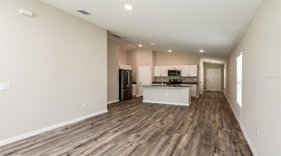 DAVENPORT, Florida 33837, 3 Bedrooms Bedrooms, ,2 BathroomsBathrooms,Residential,For Sale,ROLLING LAKE,0,MFRTB8407967