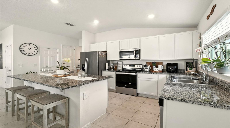 KISSIMMEE, Florida 34746, 4 Bedrooms Bedrooms, ,2 BathroomsBathrooms,Residential,For Sale,CASA DEL REY,0,MFRS5130926