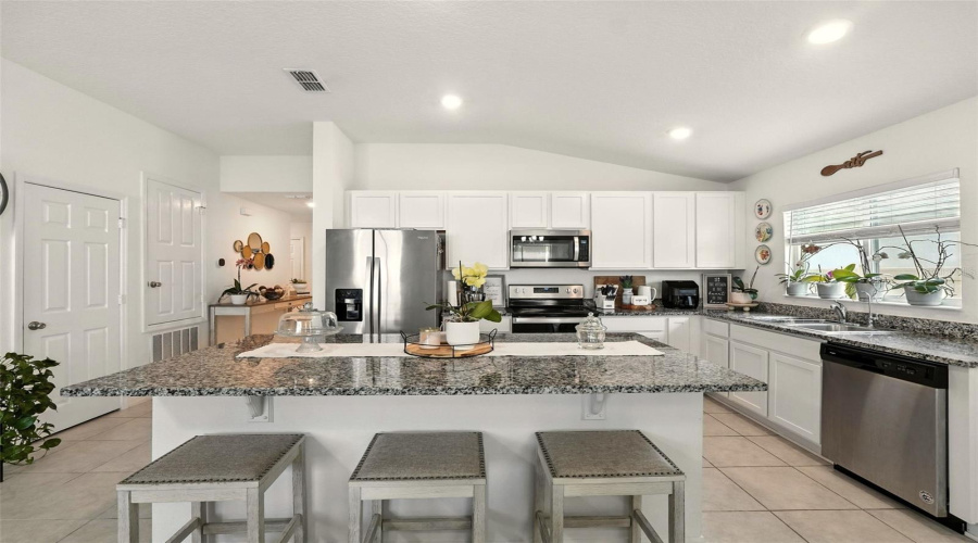KISSIMMEE, Florida 34746, 4 Bedrooms Bedrooms, ,2 BathroomsBathrooms,Residential,For Sale,CASA DEL REY,0,MFRS5130926