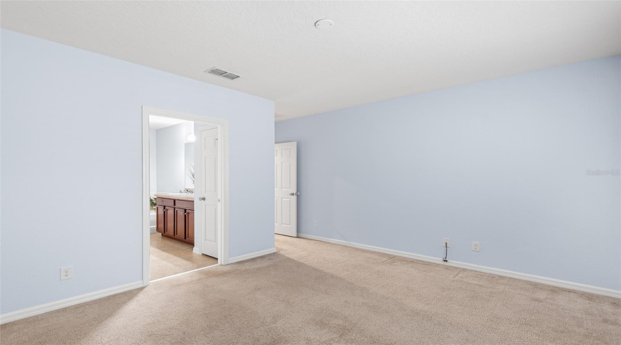 PRIMARY BEDROOM WITH ENSUITE BATHROOM