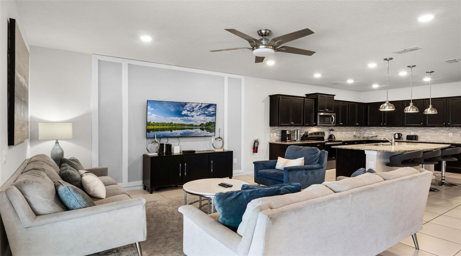 DAVENPORT, Florida 33897, 10 Bedrooms Bedrooms, ,8 BathroomsBathrooms,Residential,For Sale,LELANI,0,MFRS5130142