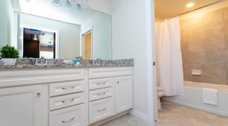 DAVENPORT, Florida 33897, 5 Bedrooms Bedrooms, ,4 BathroomsBathrooms,Residential,For Sale,PARADISE,0,MFRO6327268
