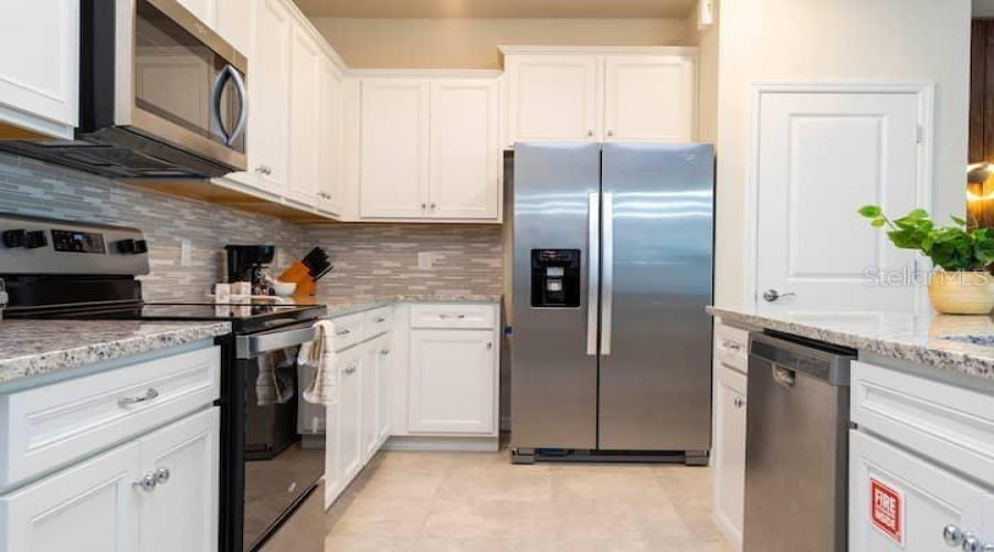 DAVENPORT, Florida 33897, 5 Bedrooms Bedrooms, ,4 BathroomsBathrooms,Residential,For Sale,PARADISE,0,MFRO6327268