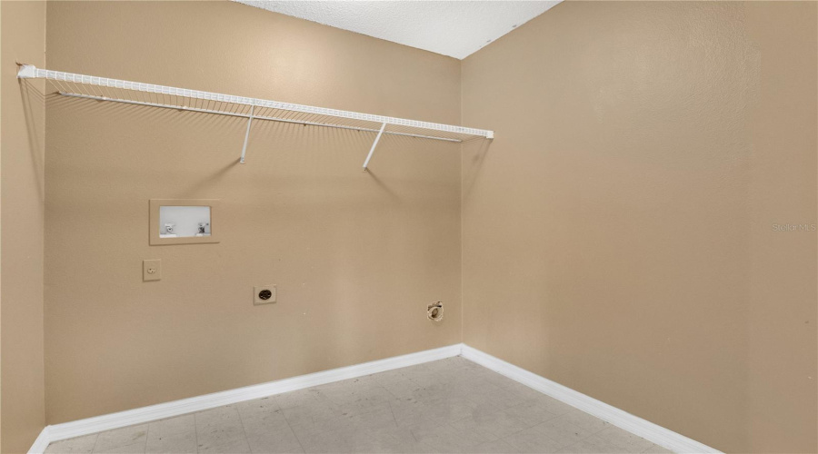 KISSIMMEE, Florida 34746, 4 Bedrooms Bedrooms, ,3 BathroomsBathrooms,Residential,For Sale,EAGLE POINTE,0,MFRO6326374