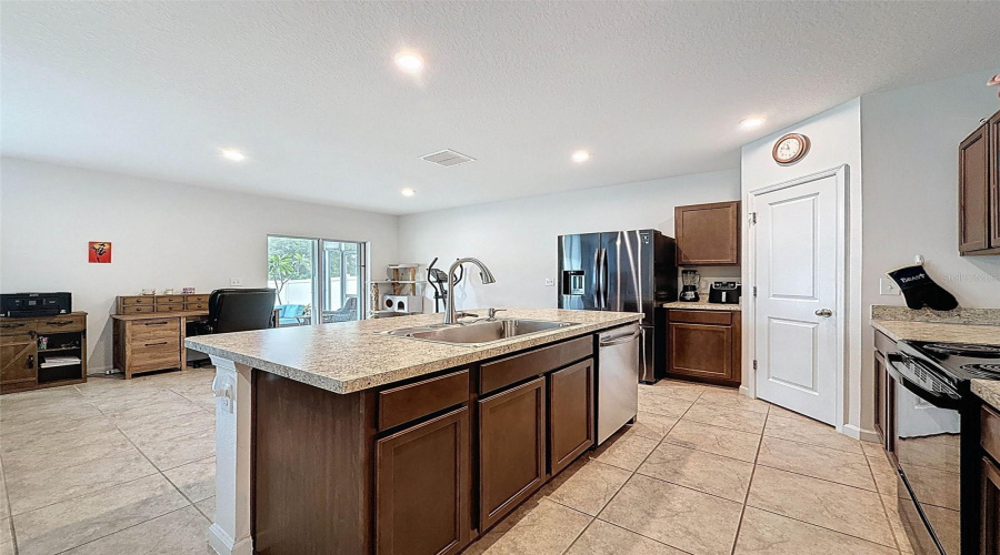 DAVENPORT, Florida 33837, 4 Bedrooms Bedrooms, ,2 BathroomsBathrooms,Residential,For Sale,BUTTON SAGE,0,MFRO6327891
