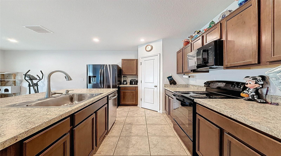 DAVENPORT, Florida 33837, 4 Bedrooms Bedrooms, ,2 BathroomsBathrooms,Residential,For Sale,BUTTON SAGE,0,MFRO6327891